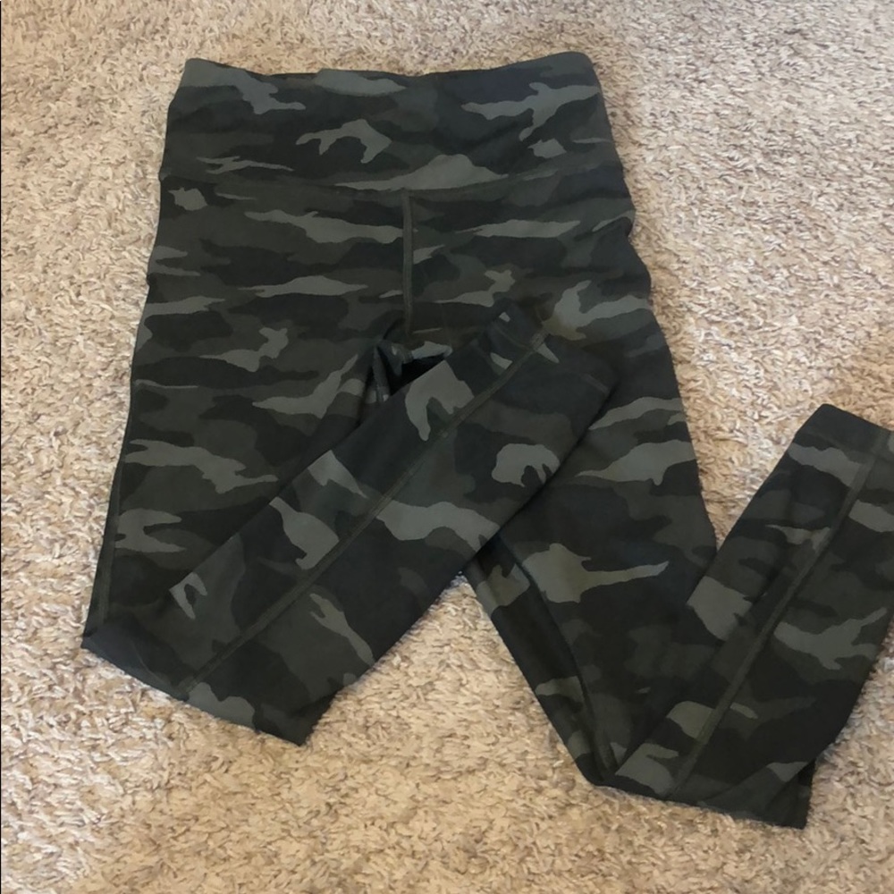 Athleta army print leggings